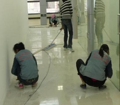 上海保洁公司对污斑喝蜡垢的处理方法