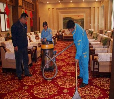 如何清洗酒店里面的地毯